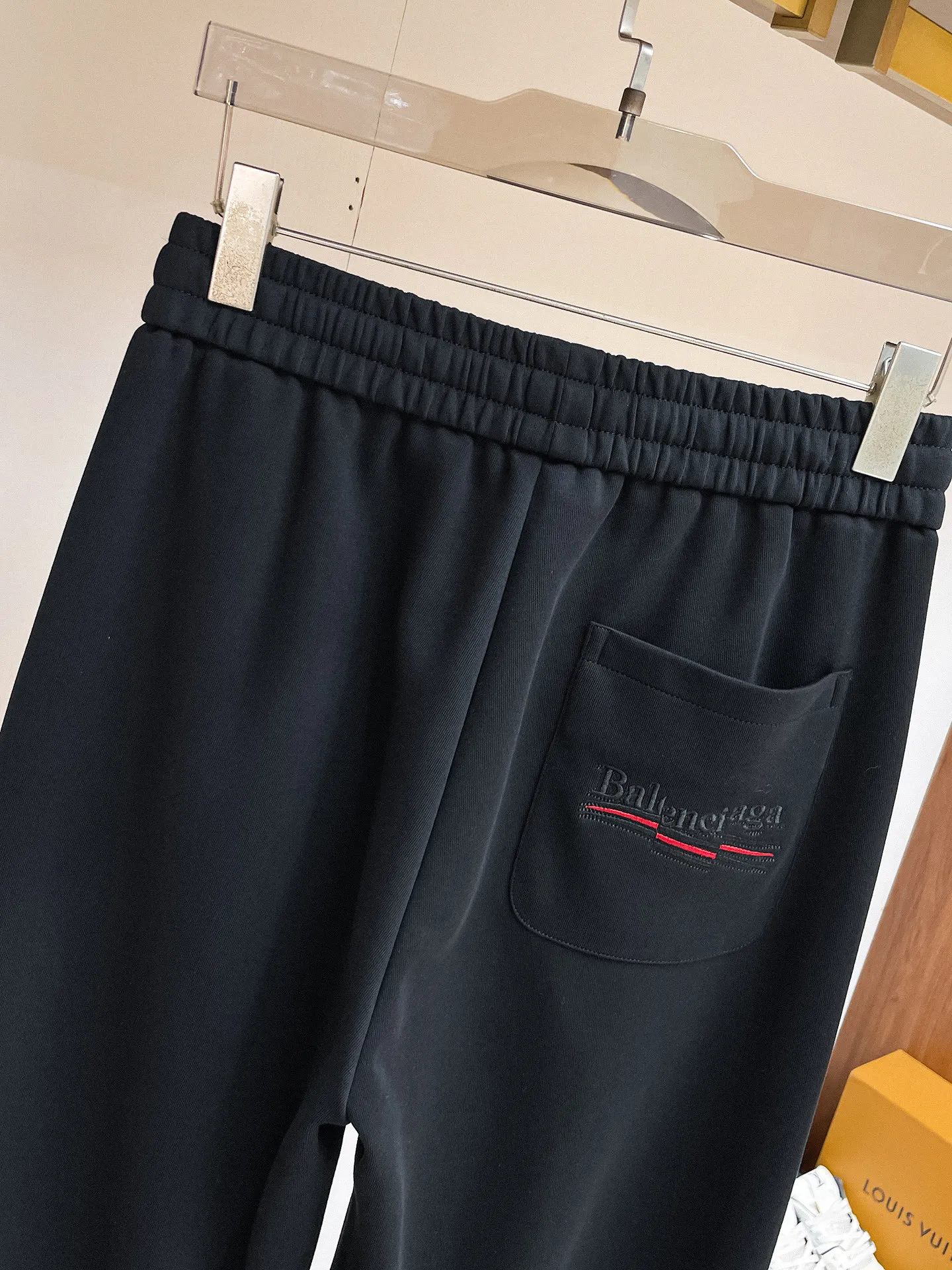 Balenciaga [High Version] 2026 Autumn and Winter latest products, available at counters at the same time, Original product, fashionable casual trousers and casual trousers, using imported original fabrics, top-grade embroidery 🪡 craft letter pattern logo, original hardware accessories decoration, simple yet fashionable, fashionable and handsome upper body, Sizes: M-3XL